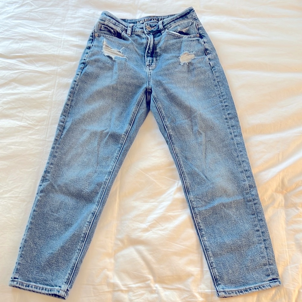American Eagle straight leg jeans with subtle rips near pockets. Size 0 X-short.